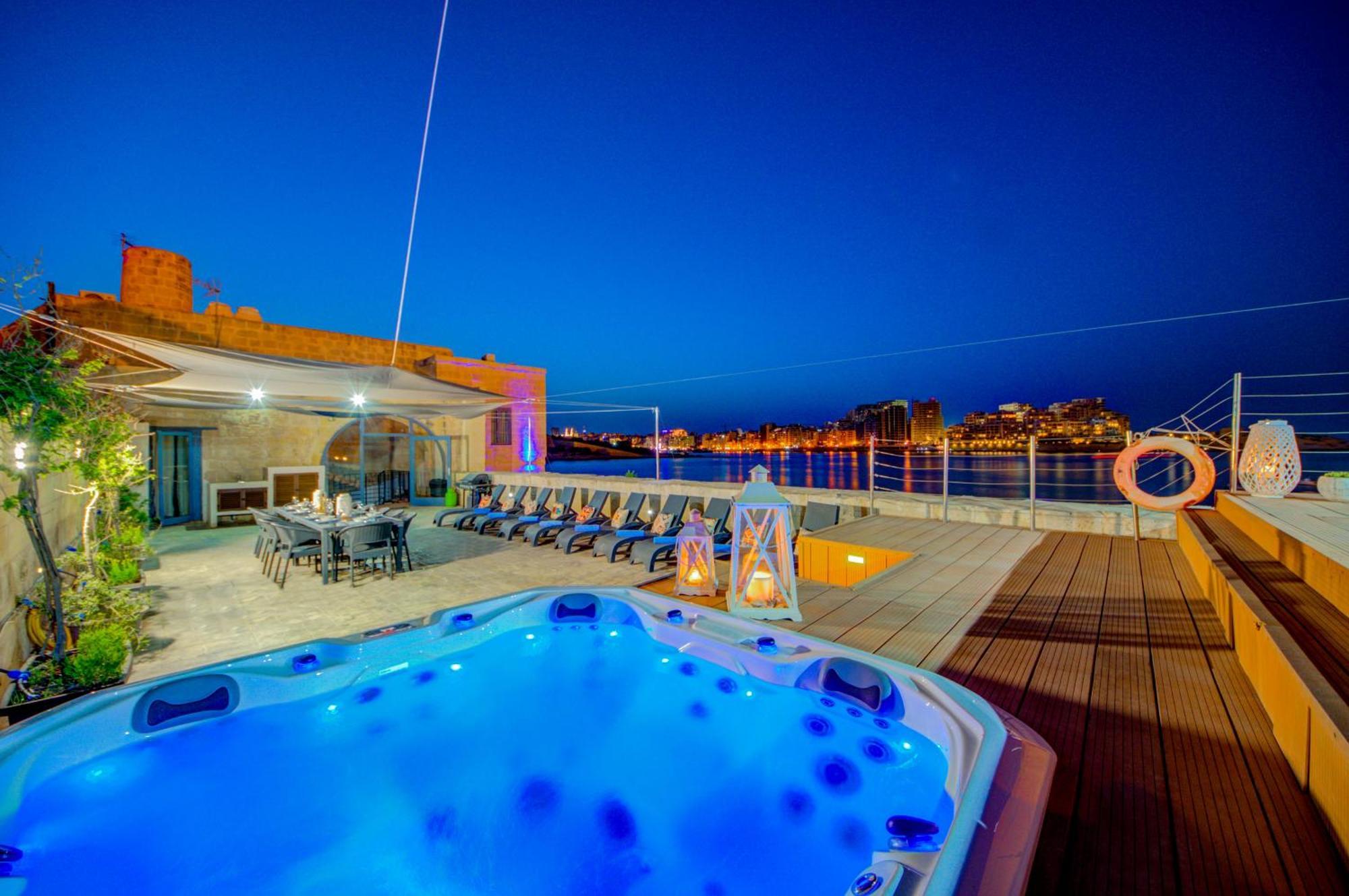 Vilă Waterfront With Pool And Jacuzzi Valletta