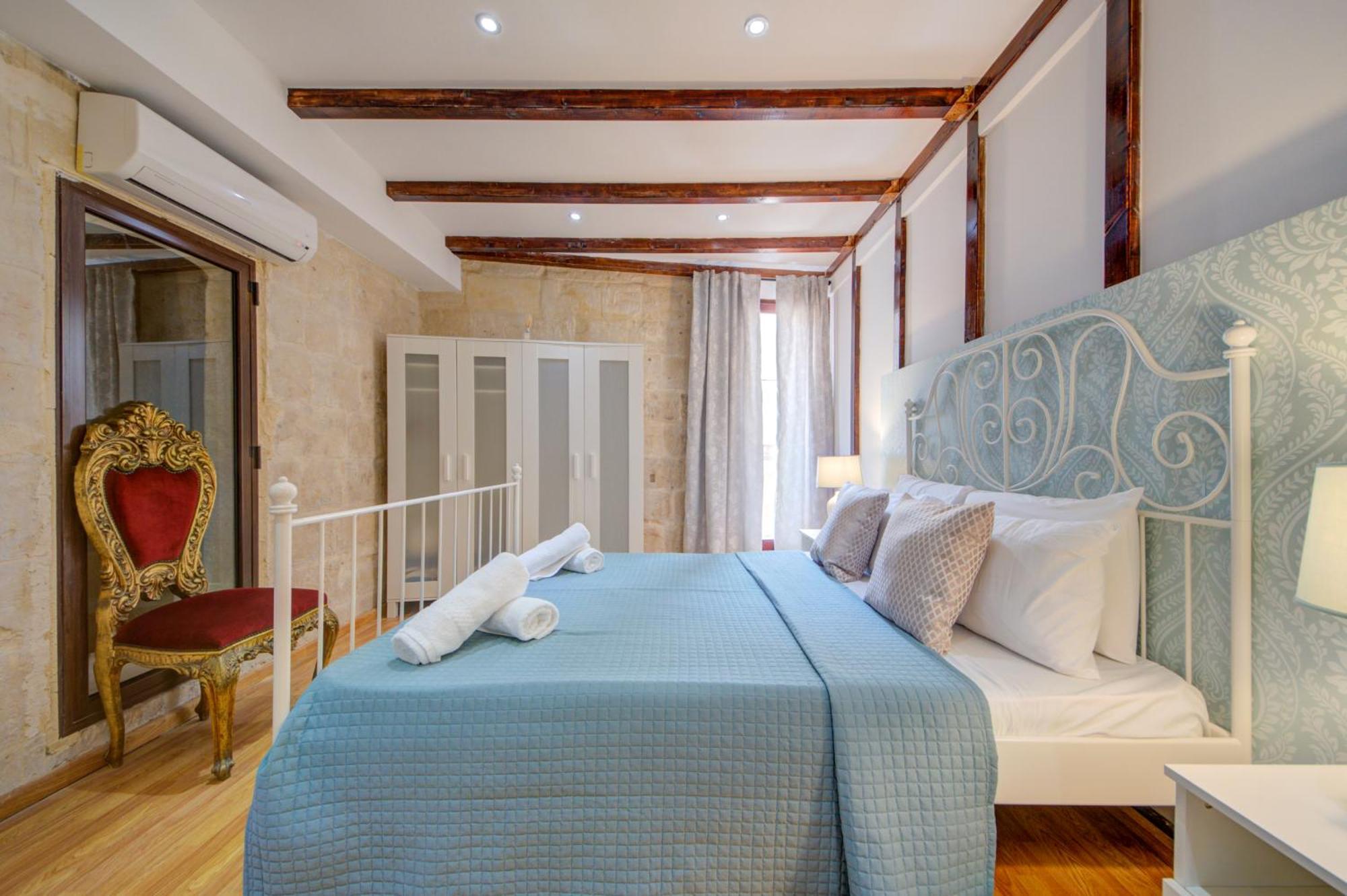 Vilă Waterfront With Pool And Jacuzzi *