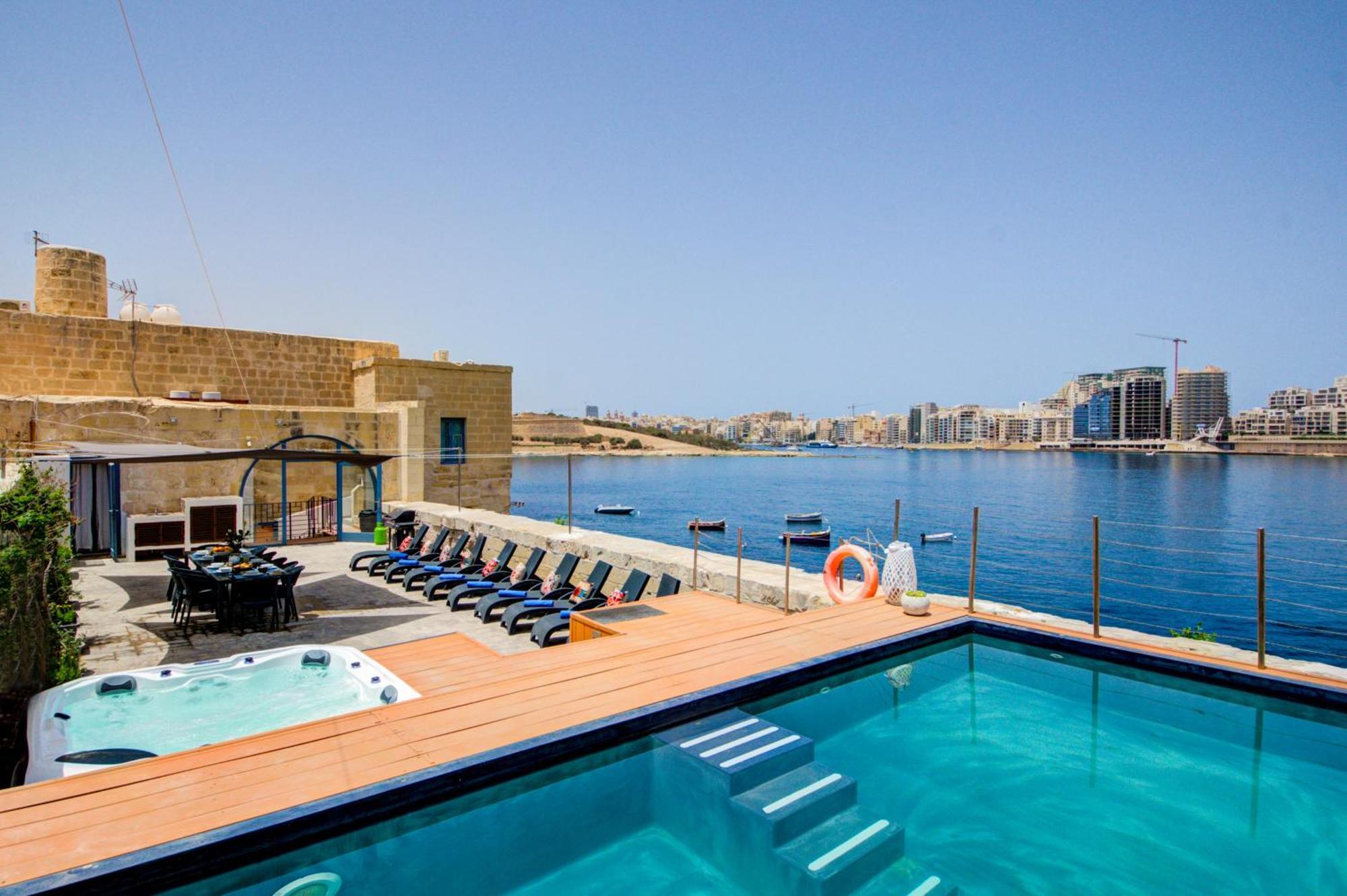 Вилла Waterfront With Pool And Jacuzzi *