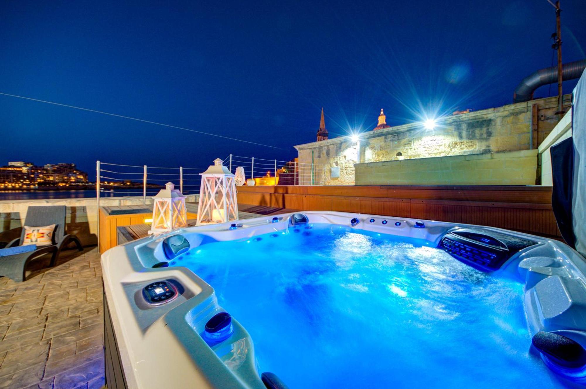 Vilă Waterfront With Pool And Jacuzzi Valletta