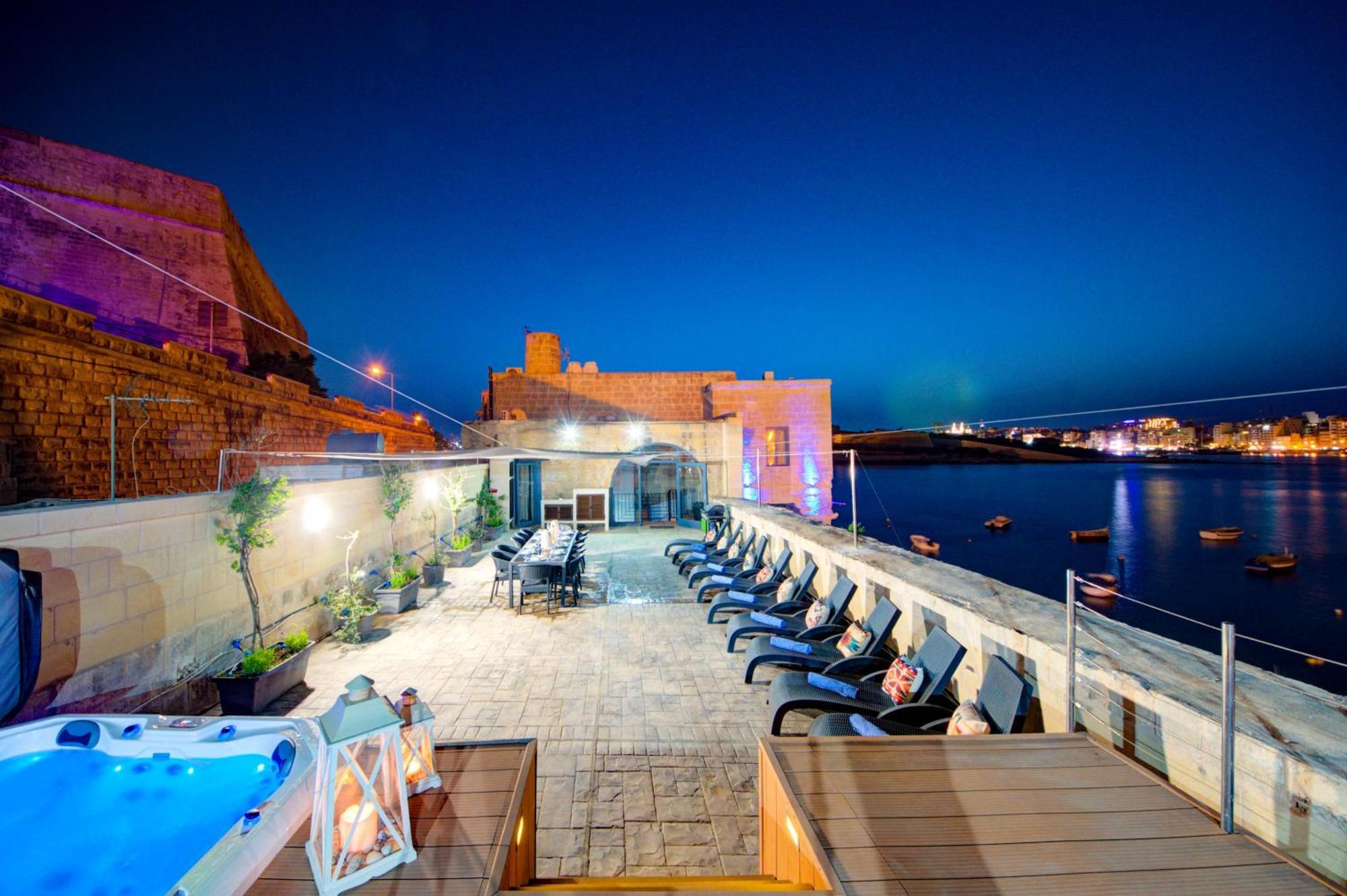 Вилла Waterfront With Pool And Jacuzzi Валетта