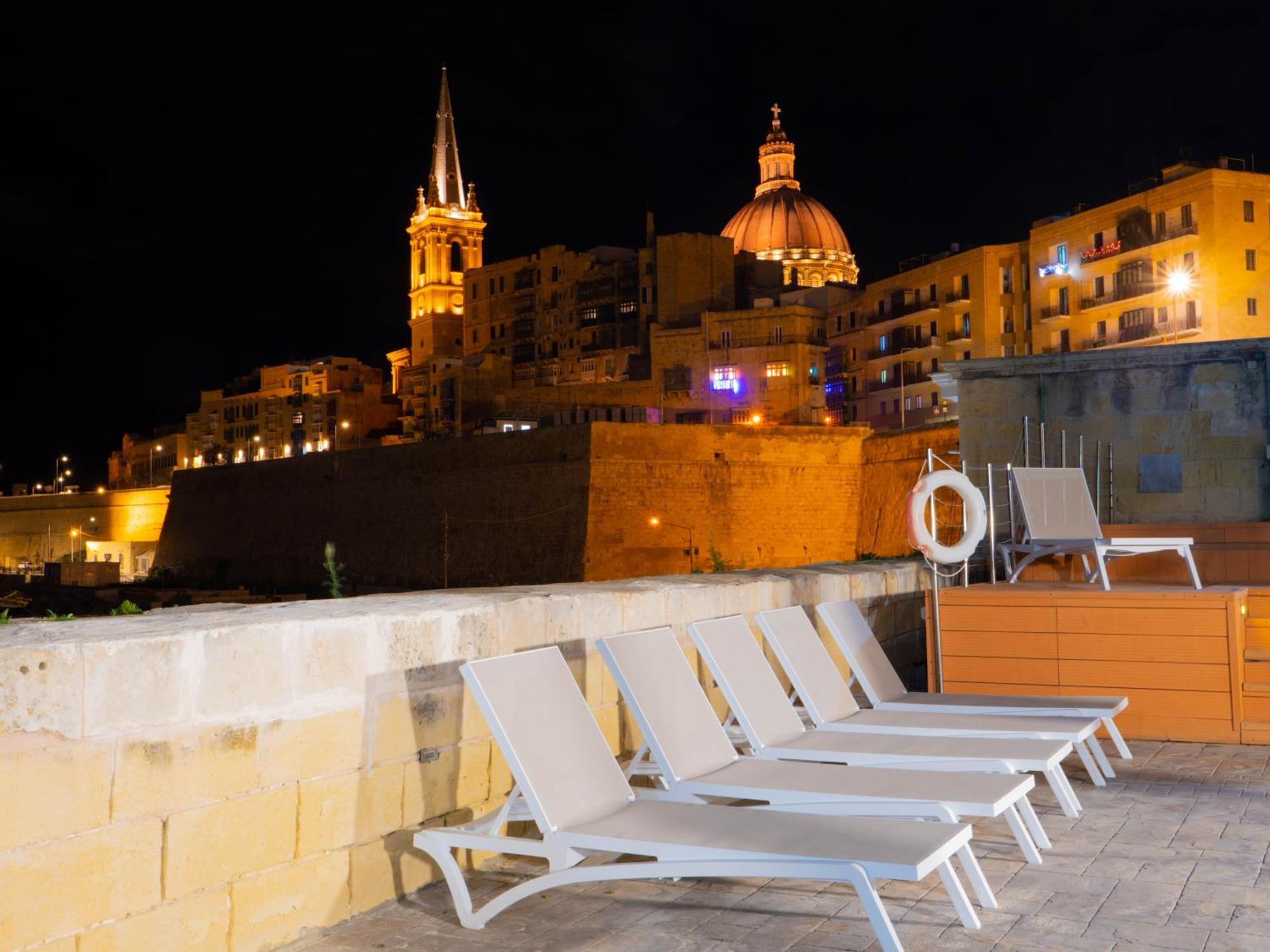 Вилла Waterfront With Pool And Jacuzzi